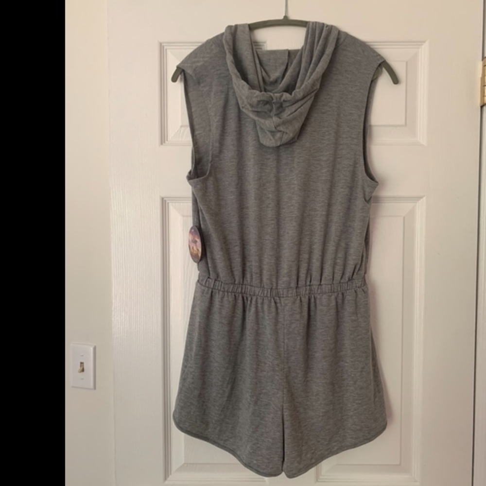 Romper - Picture 2 of 4